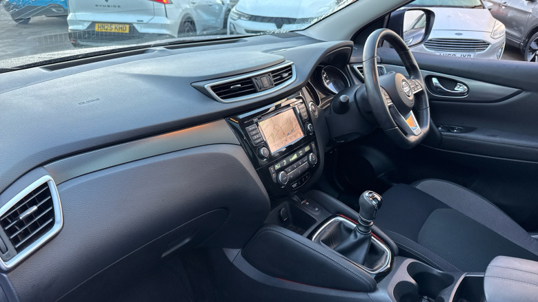 Nissan Qashqai 1.3 DiG-T 160 N-Connecta 5dr Petrol Hatchback